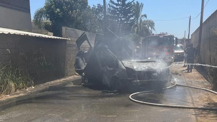 רכב מסחרי התפוצץ ועלה באש בלוד