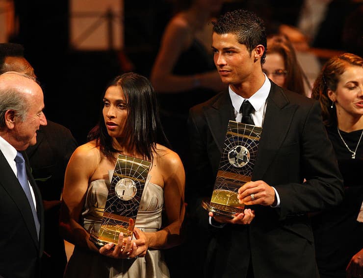 מרתה ורונאלדו עם פרסי כדורגלני השנה 2008