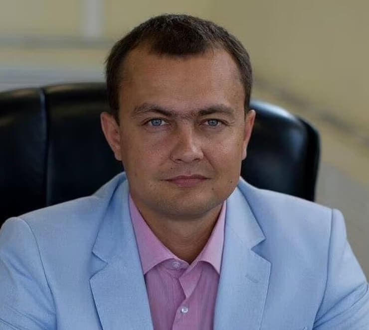יורי אריצוב חבר פרלמנט מ אוקראינה זייף מחלה ונסע לאיים המלדיביים
