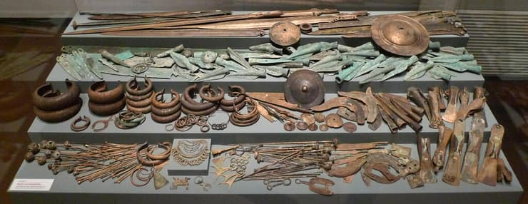 חפצים שאותרו בעיירה השוויצרית מוריגן ותוארכו לתקופתהברונזה