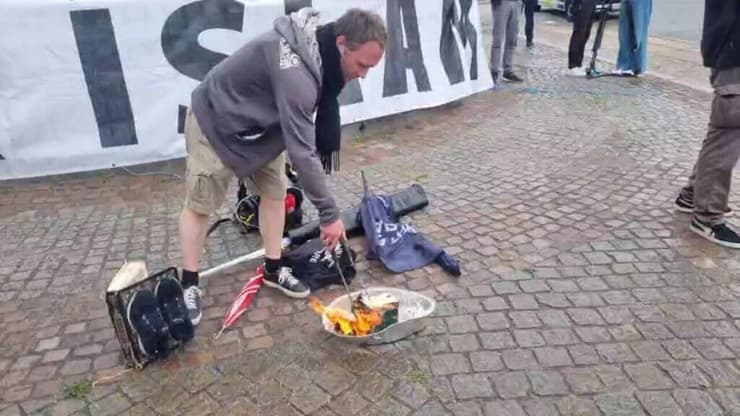 הצתת ספר קוראן מול שגרירות עיראק ב קופנהגן דנמרק 