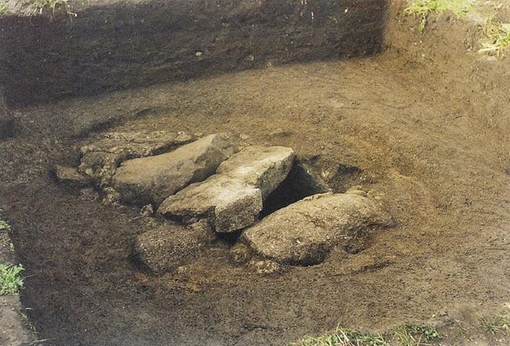 הקבר בו נמצאו שרידי הלוחמת מתקופת הברזל