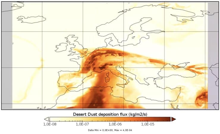 סופת החול שהכתב באירופה ב-2021, כשהצבעים הכהים יותר מייצגים כמות אבק מדברי רב יותר