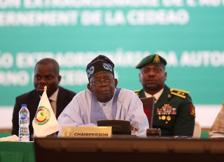 נשיא ניגריה בולה טינובו בכינוס של מדינות מערב אפריקה ארגון ECOWAS שעסק ב הפיכה צבאית ב ניז'ר 30 ביולי