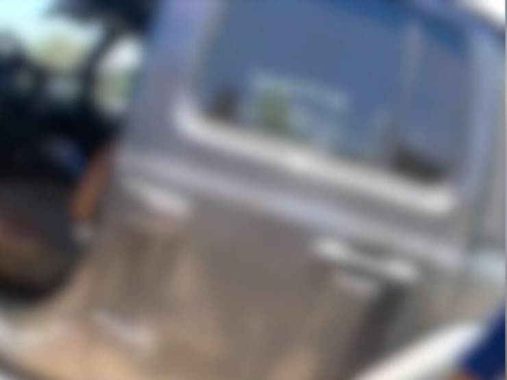תיעוד: קטין בן 12 נוהג בג'יפ יוקרתי בזמן שסבו יושב לידו