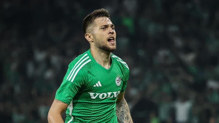 שחקן מכבי חיפה אריק שוראנוב חוגג