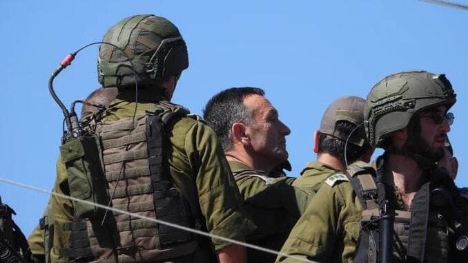 "רמטכ"ל הצבא הישראלי במהלך ביקורו ליד עיתא א-שעב". תיעוד כתב חיזבאללה  
