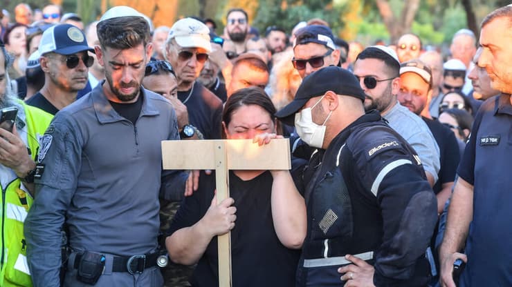 הלוויתו של חן אמיר שנהרג בפיגוע בתל אביב