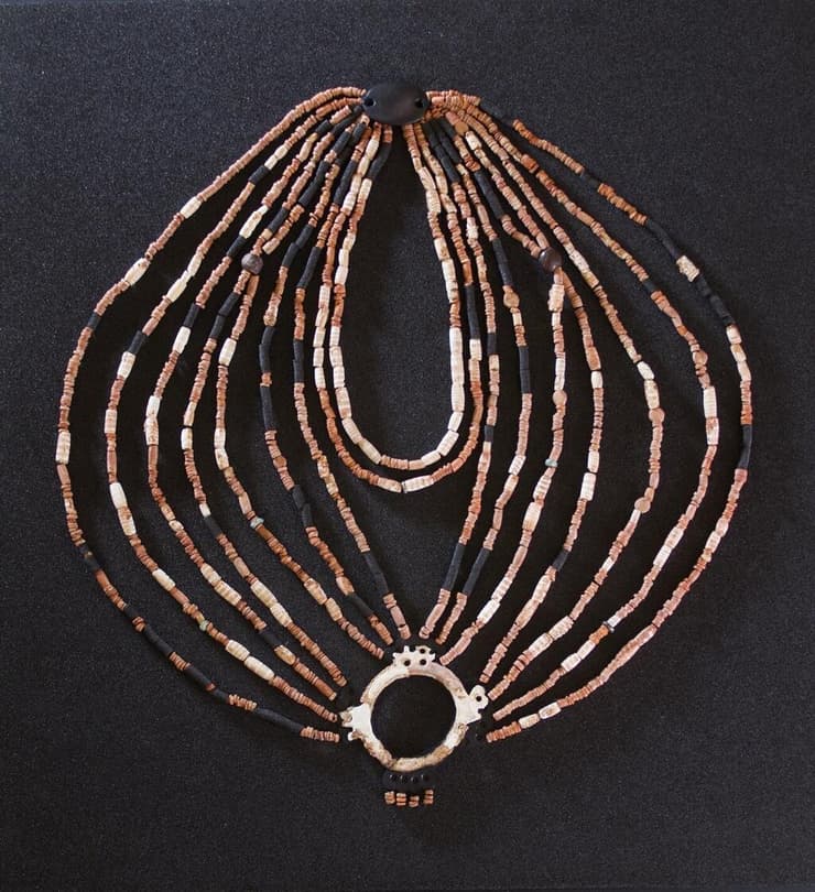 השחזור המלא של השרשרת, שמוצגת לראווה במוזיאון פטרה