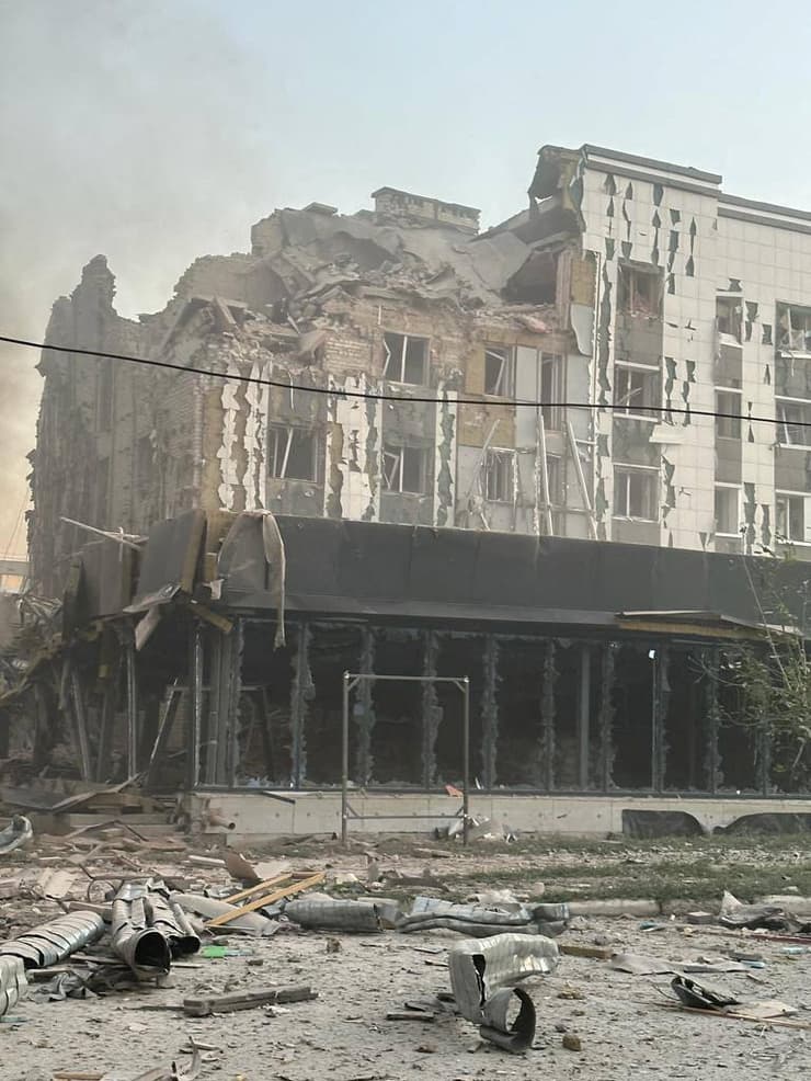 אוקראינה מחוז דונייצק העיר פוקרובסק הפצצה רוסית הרוגים פצועים