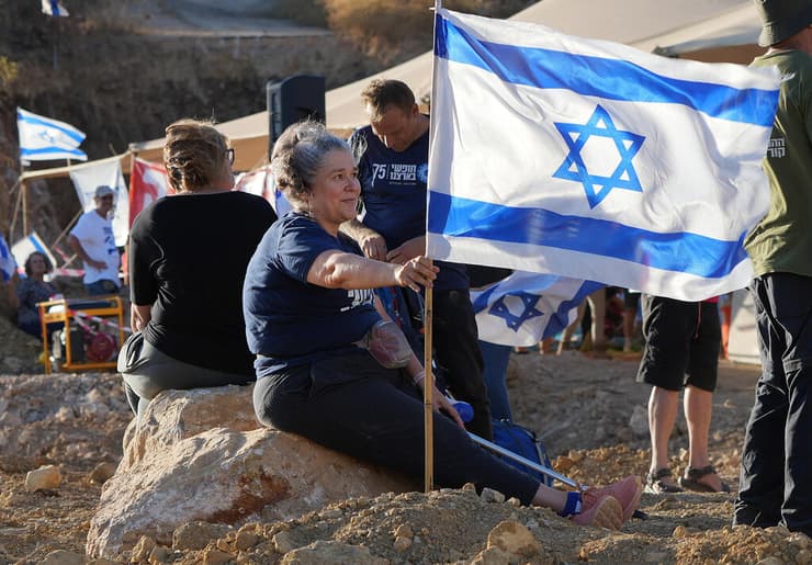 הפגנה נגד המהפכה המשפטית מול מקום חופשתם של בני הזוג נתניהו