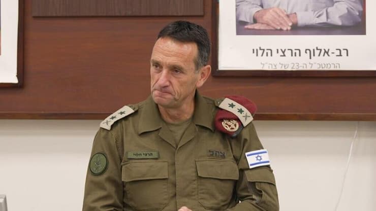 הרמטכ"ל הרצי הלוי. "דברי ההפחדה והתבהלה של הרמטכ"ל מטרתן להחליש את ממשלת הימין" (צילום: דובר צה"ל) הרמטכ״ל למתגייסים החדשים: ״צה״ל הוא ההזדמנות הכי גדולה של מדינת ישראל במחלוקת הזו; יש לנו מטרה אחת משותפת, ואנחנו עושים אותה ביחד - להגן על המדינה״