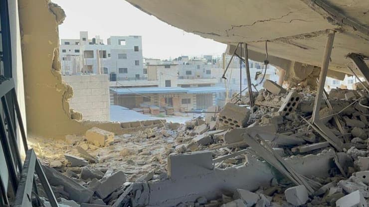 בית המחבל שנהרס הלילה (צילום: רשת קודס) פעילות צה"ל במחנה הפליטים עסכר שבשומרון, להריסת בית המחבל שביצע את פיגוע הירי בו נרצחו האחים יגל יעקב יניב וסמל-ראשון הלל מנחם יניב ז"ל