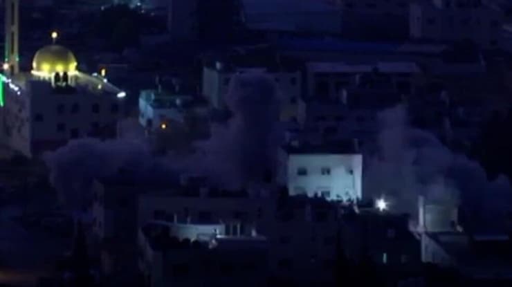 פיצוץ בית המחבל במחנה הפליטים עסכר (צילום: J-media) פעילות צה"ל במחנה הפליטים עסכר שבשומרון, להריסת בית המחבל שביצע את פיגוע הירי בו נרצחו האחים יגל יעקב יניב וסמל-ראשון הלל מנחם יניב ז"ל