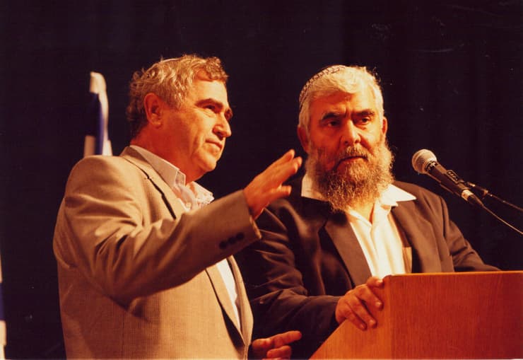 יצחק לוי וזבולון המר בוועידת המפד"ל בשנת 1994