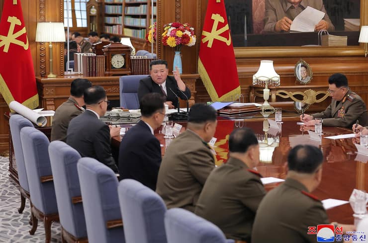 צפון קוריאה קים ג'ונג און כינוס הוועידה הצבאית המרכזית