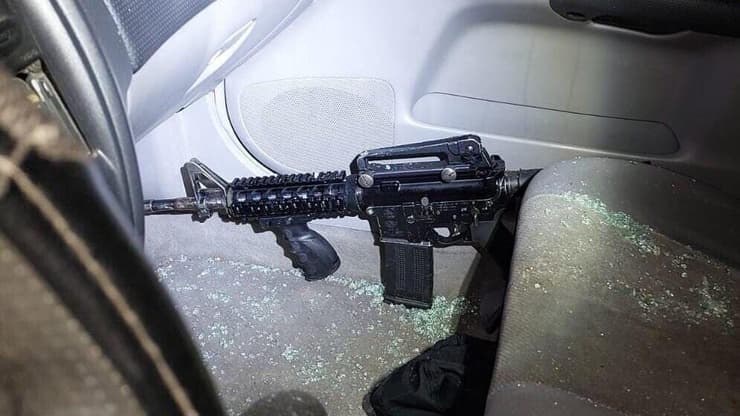 כלי הנשק שנתפסו ברכב המבצעי במעצר החשודים מארגון הפשע של שלום דומרני בדרכם לחיסול בשדרות