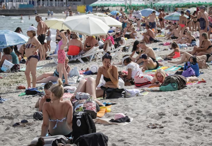 אוקראינה אודסה חופים נפתחו לרחצה לראשונה מאז הפלישה של רוסיה