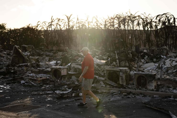 הרס שריפה בעיירה להיינה באי מאווי הוואי ארה"ב