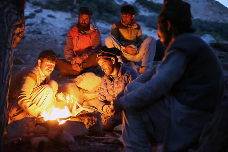 פקיסטן פורטרים פקיסטנים ב טרק ב אזור הר K2