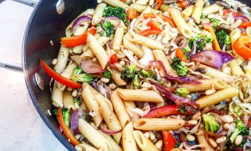 מתכונים פסטה עם ירקות וצנוברים