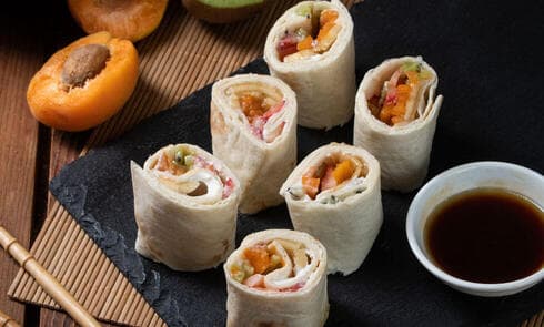 מתכונים טורטייה עם גבינת שמנת מתקתקה ופירות העונה