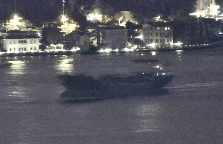 ספינת המטען Sukru Okan מפליג  מאיטנבול בדרך ל הים השחור שם ירתה עליה ספינה של רוסיה בצל מלחמה ב אוקראינה