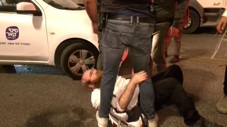 עימותים בין שוטרים למפגינים בגשר המיתרים בירושלים, במחאה על כליאתו של יחיאל אינדור