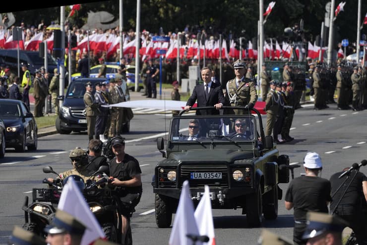 פולין ורשה מצעד צבאי ענקי אנדז'יי דודה