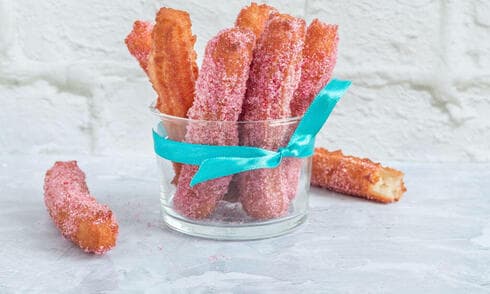 מתכונים צ'ורוס טבעוניים בציפוי סוכר ורוד 