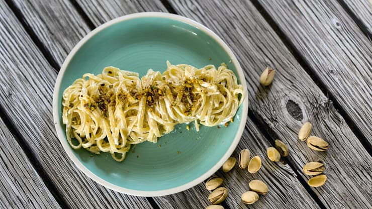 פסטה בקרם גבינת עזים ופיסטוק