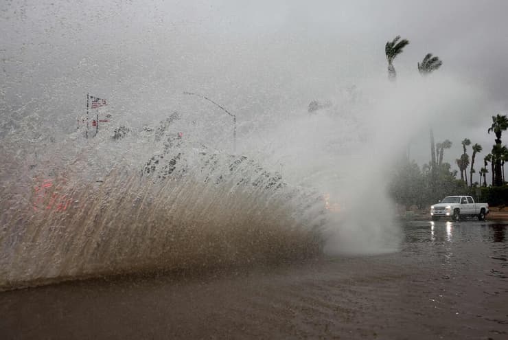 הצפה קת'ידרל סיטי סופה טרופית הילרי קליפורניה ארה"ב
