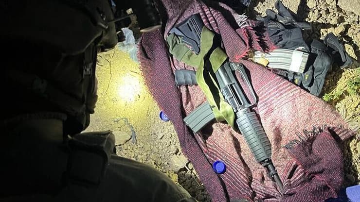 הנשק שהוסגר במעצר הפלסטינים החשודים בביצוע פיגוע