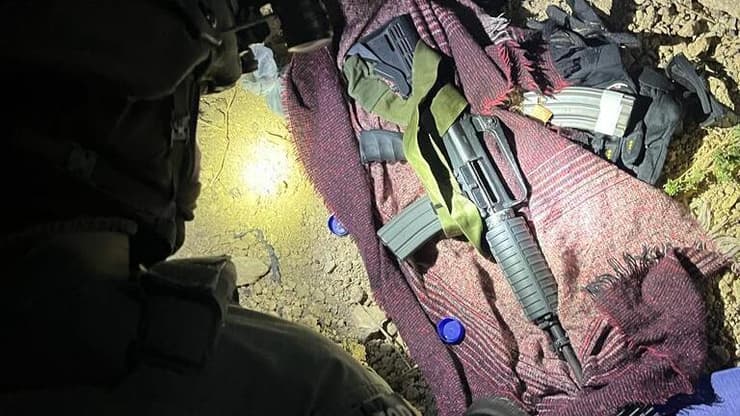 הנשק שהוסגר במעצר הפלסטינים החשודים בביצוע פיגוע