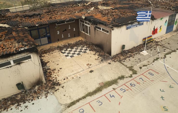 יוון שריפה שריפות אלכסנדרופוליס בית ספר יסודי ש נשרף