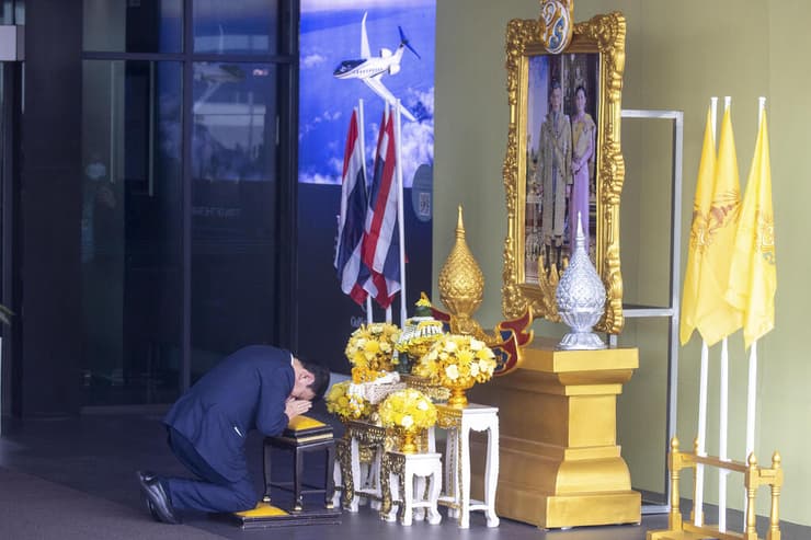 טקסין צ'ינוואט ראש ממשלת תאילנד לשעבר אחרי נחיתתו ב בנגקוק אחירי 15 שנים בגלות 