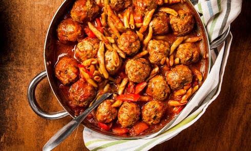 קציצות בשר ופסטה בסיר אחד