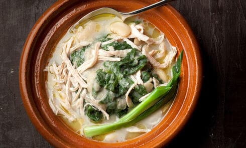 מרק עוף עם שעועית לימה, תרד ותפוחי אדמה