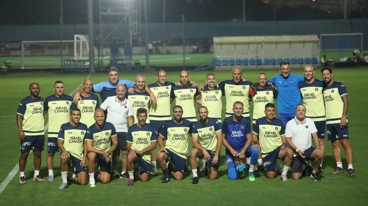 שחקני מכבי ת"א הוותיקים מתאמנים לקראת המפגש עם אגדות ברצלונה