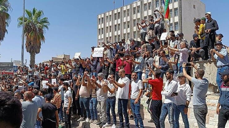קריאות נדירות בסוריה להדחתו של אסד. הפגנות בעיר הדרוזית א-סווידא