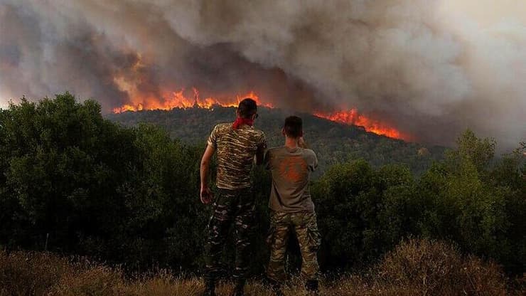 שריפות ענק שמשתוללות ביוון