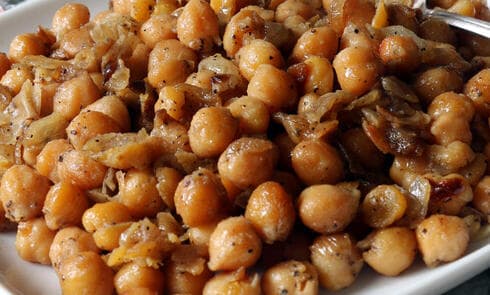 תבשיל חומוס מהיר עם בצל