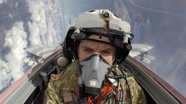 פילשצ'יקוב בקוקפיט של מטוסו, מדגם מיג-29. "F-16 יהיה גיים צ'ינג'ר", סיפר ל-CNN, חודשיים לפני מותו    