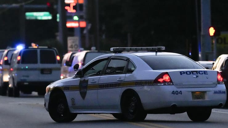 כוחות משטרה בזירת הרצח בפלורידה