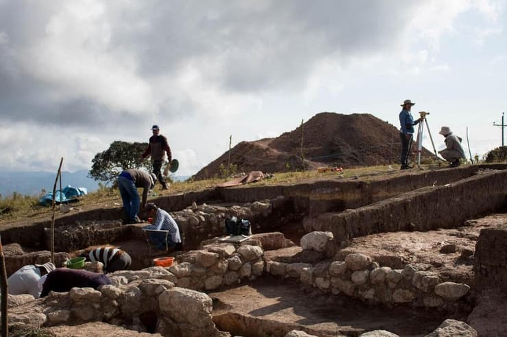 העבודות באתר הארכיאולוגי פאקופאמפה שבצפון פרו