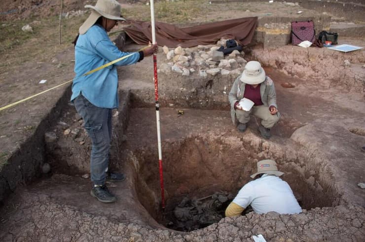 החפירות באתר הארכיאולוגי פאקופאמפה שבצפון פרו