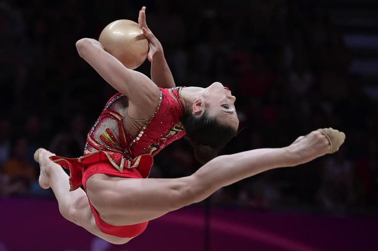 תבטיח מקום בגמר? אטמנוב (צילום: JOSE JORDAN / AFP) אטמנוב