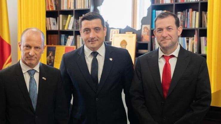 שגריר ישראל ברומניה ראובן עזר נפגש עם נשיא מפלגת הימין הקיצוני AUR בבוקרשט