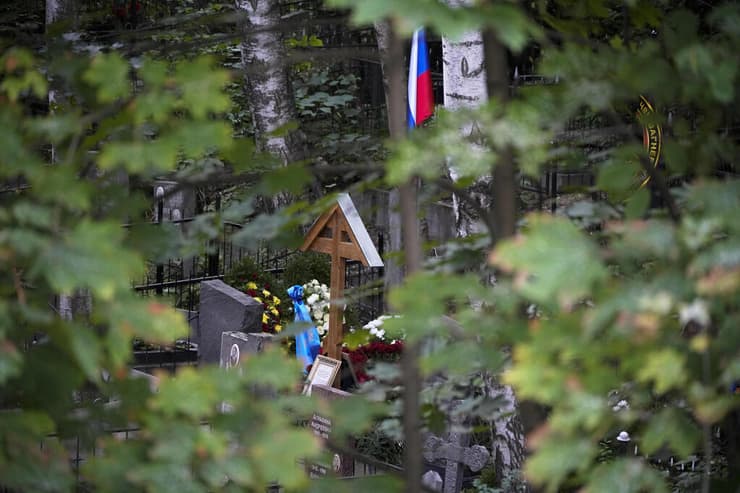 קבר בית עלמין ב סנט פטרסבורג של מנהיג קבוצת וגנר יבגני פריגוז'ין רוסיה