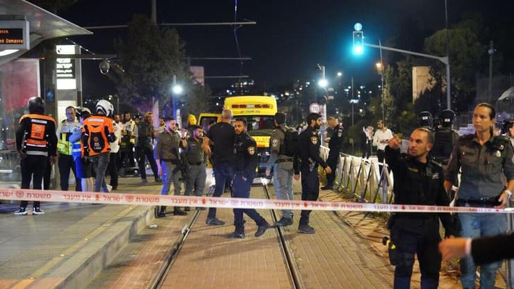 פיגוע דקירה בתחנת הרכבת הקלה בירושלים